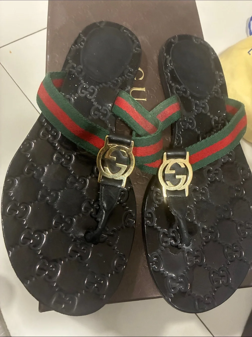 Gucci sandals Authentic w box
